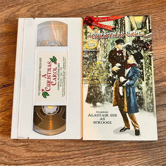 ✨10 for $15✨ A Christmas Carol (VHS, 1994, Colorized Version) - Picture 2 of 3
